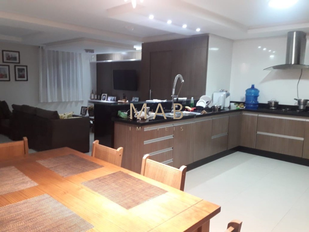 Cobertura de alto padrão à venda em Ingleses do Rio Vermelho, Florianópolis-SC: 3 quartos sendo 1 suíte, 2 salas, 2 banheiros, 1 vaga, 190m².