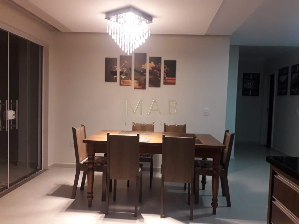 Cobertura de alto padrão à venda em Ingleses do Rio Vermelho, Florianópolis-SC: 3 quartos sendo 1 suíte, 2 salas, 2 banheiros, 1 vaga, 190m².