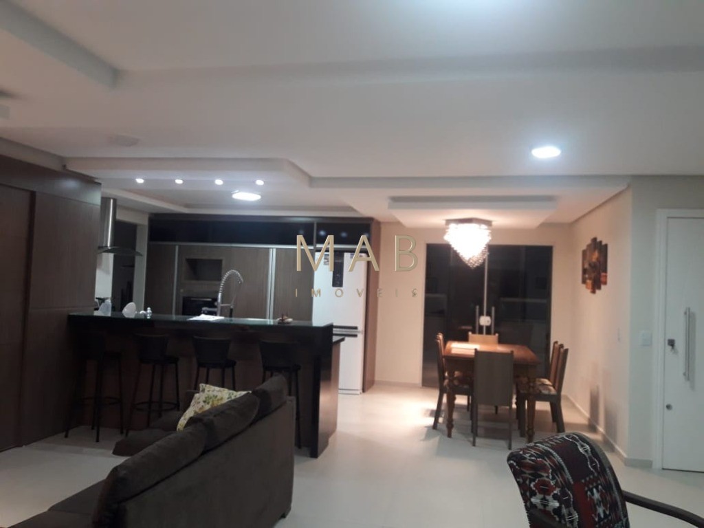 Cobertura de alto padrão à venda em Ingleses do Rio Vermelho, Florianópolis-SC: 3 quartos sendo 1 suíte, 2 salas, 2 banheiros, 1 vaga, 190m².