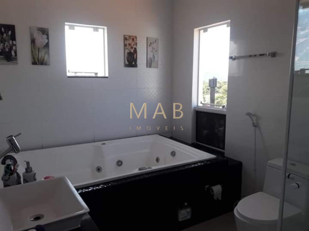 Cobertura de alto padrão à venda em Ingleses do Rio Vermelho, Florianópolis-SC: 3 quartos sendo 1 suíte, 2 salas, 2 banheiros, 1 vaga, 190m².