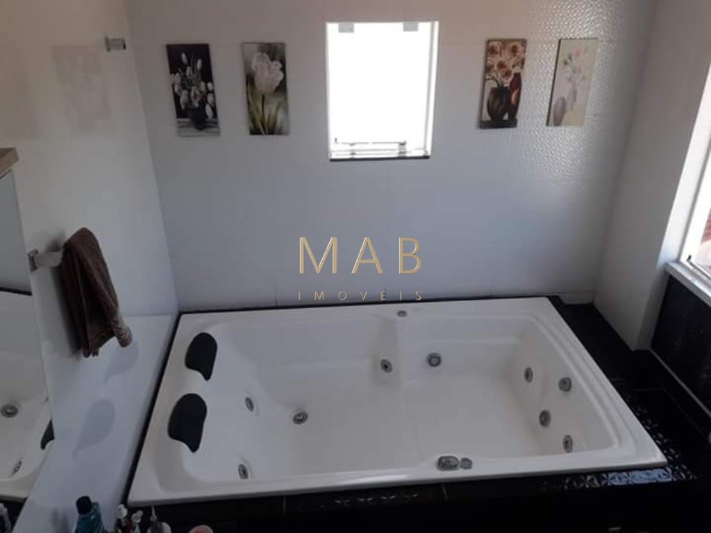 Cobertura de alto padrão à venda em Ingleses do Rio Vermelho, Florianópolis-SC: 3 quartos sendo 1 suíte, 2 salas, 2 banheiros, 1 vaga, 190m².