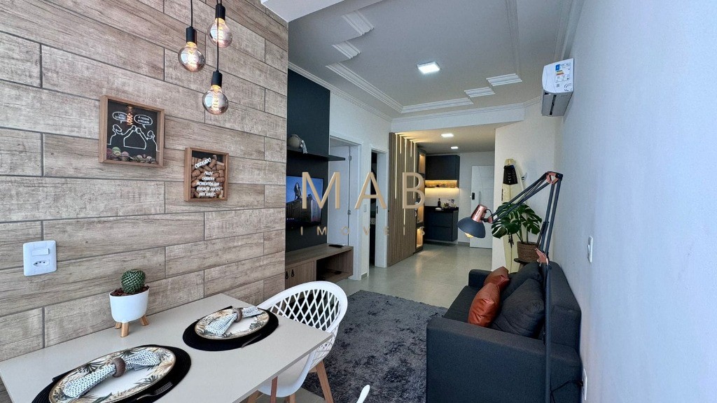 Apartamento mobiliado e decorado na praia dos ingleses , excelente oportunidade para moradia ou investimento!!