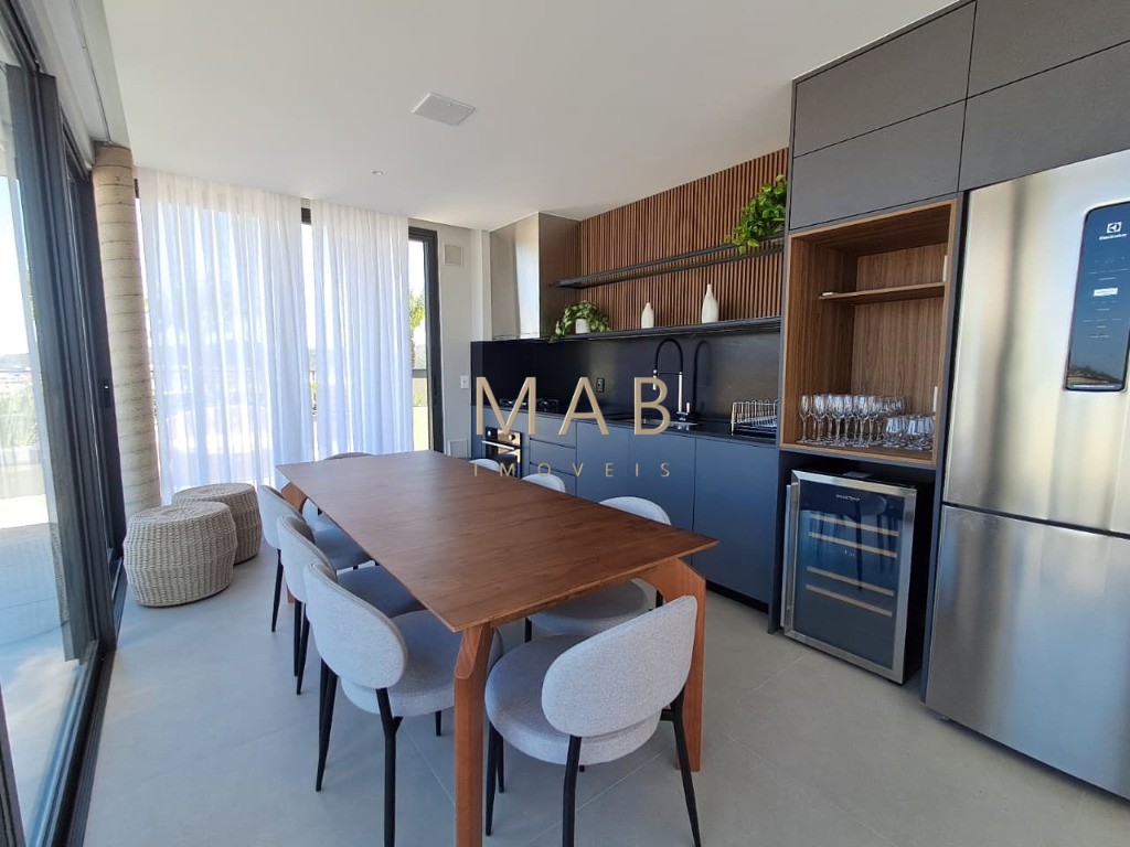 Apartamento à venda na Ilha da Magia, bairro Ingleses do Rio Vermelho, 2 quartos sendo 1 suíte, sala de estar/jantar, 1 vaga, 88,36m² de área. Venh
