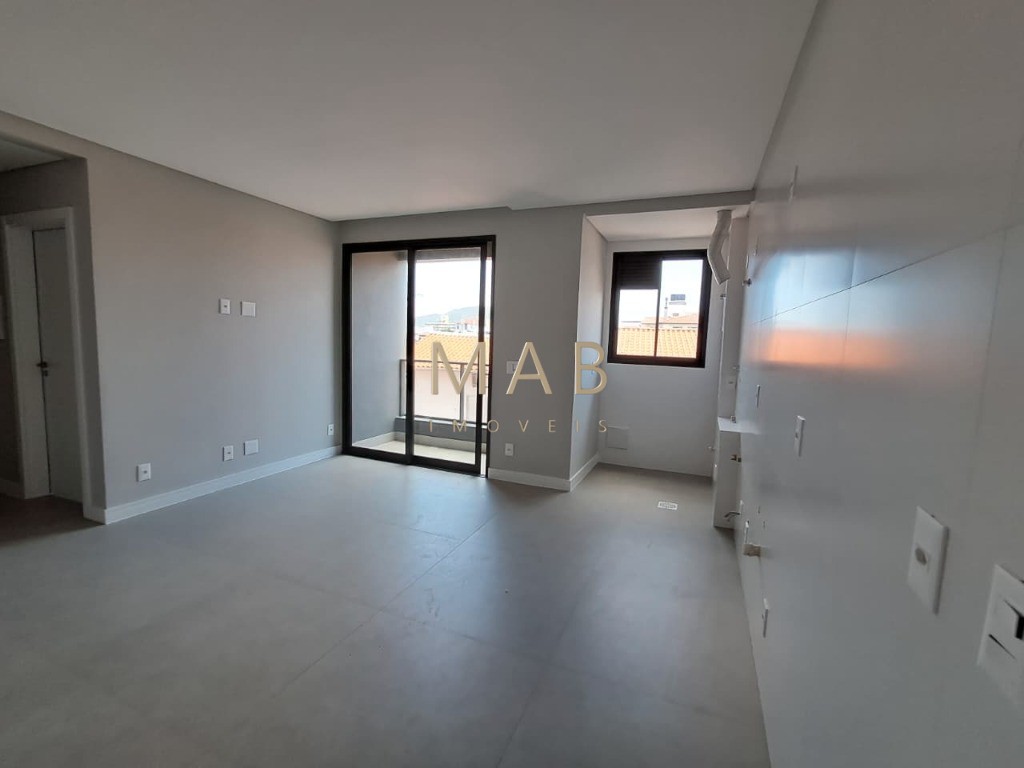 Apartamento de 2 quartos SENDO 1 suíte e vaga de garagem em Ingleses do Rio Vermelho, Florianópolis-SC.