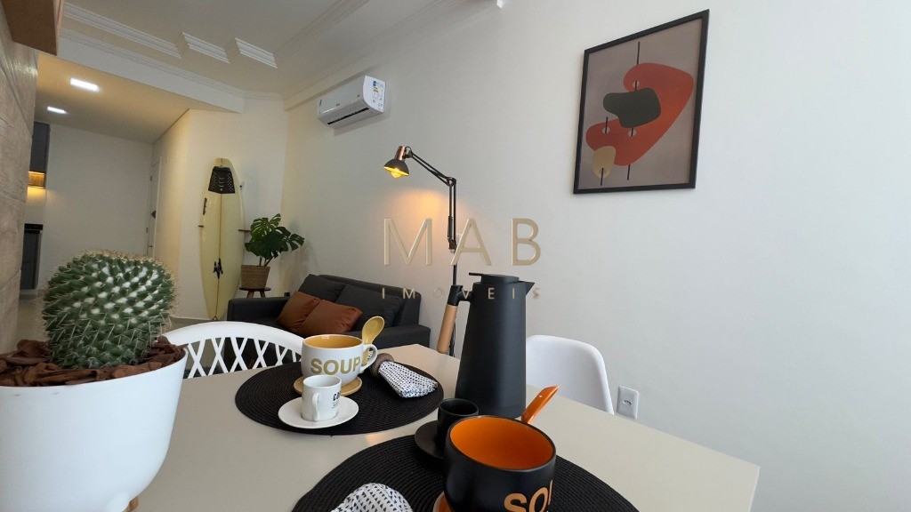 Apartamento mobiliado e decorado na praia dos ingleses , excelente oportunidade para moradia ou investimento!!