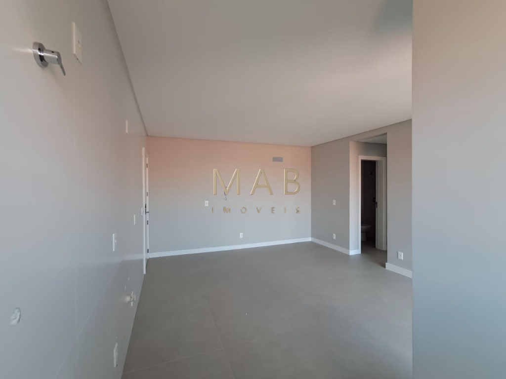 Apartamento de 2 quartos SENDO 1 suíte e vaga de garagem em Ingleses do Rio Vermelho, Florianópolis-SC.