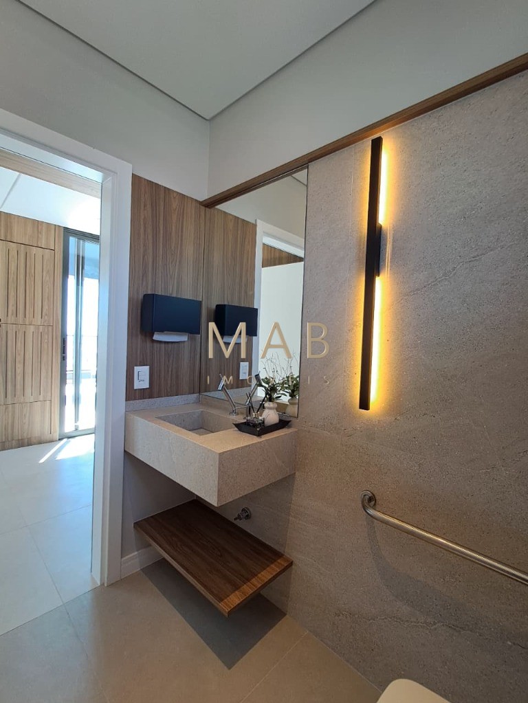 Apartamento à venda na Ilha da Magia, bairro Ingleses do Rio Vermelho, 2 quartos sendo 1 suíte, sala de estar/jantar, 1 vaga, 88,36m² de área. Venh