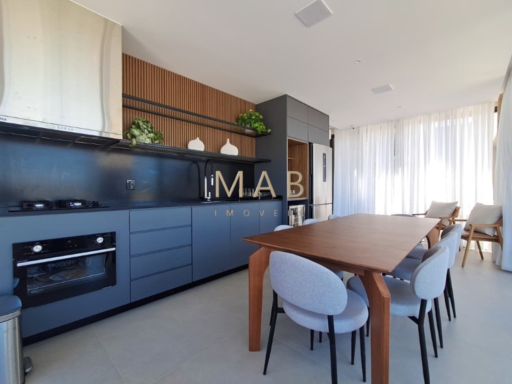 Apartamento à venda na Ilha da Magia, bairro Ingleses do Rio Vermelho, 2 quartos sendo 1 suíte, sala de estar/jantar, 1 vaga, 88,36m² de área. Venh