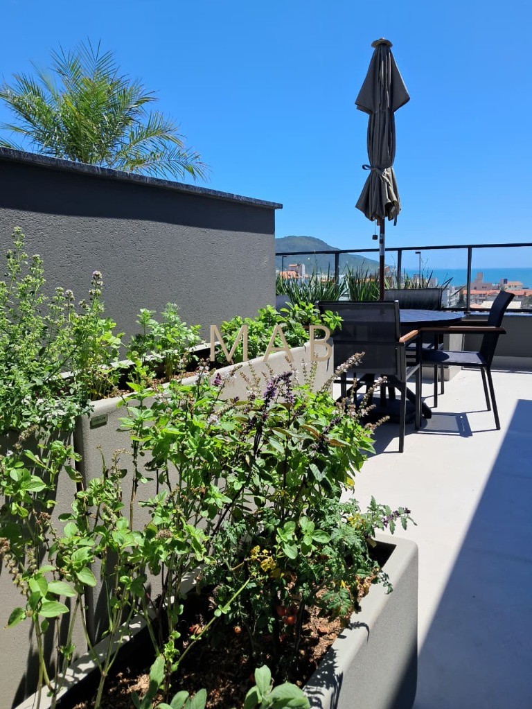 Apartamento à venda na Ilha da Magia, bairro Ingleses do Rio Vermelho, 2 quartos sendo 1 suíte, sala de estar/jantar, 1 vaga, 88,36m² de área. Venh