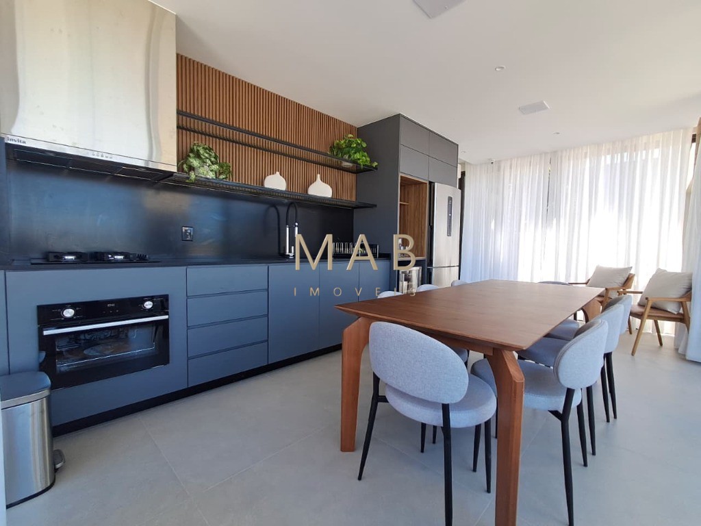 Apartamento à venda na Ilha da Magia, bairro Ingleses do Rio Vermelho, 2 quartos sendo 1 suíte, sala de estar/jantar, 1 vaga, 88,36m² de área. Venh