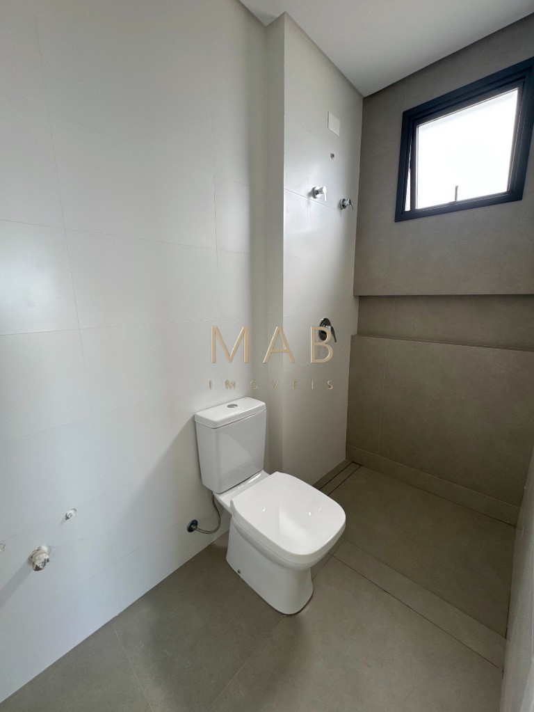 Apartamento à venda na Ilha da Magia, bairro Ingleses do Rio Vermelho, 2 quartos sendo 1 suíte, sala de estar/jantar, 1 vaga, 88,36m² de área. Venh
