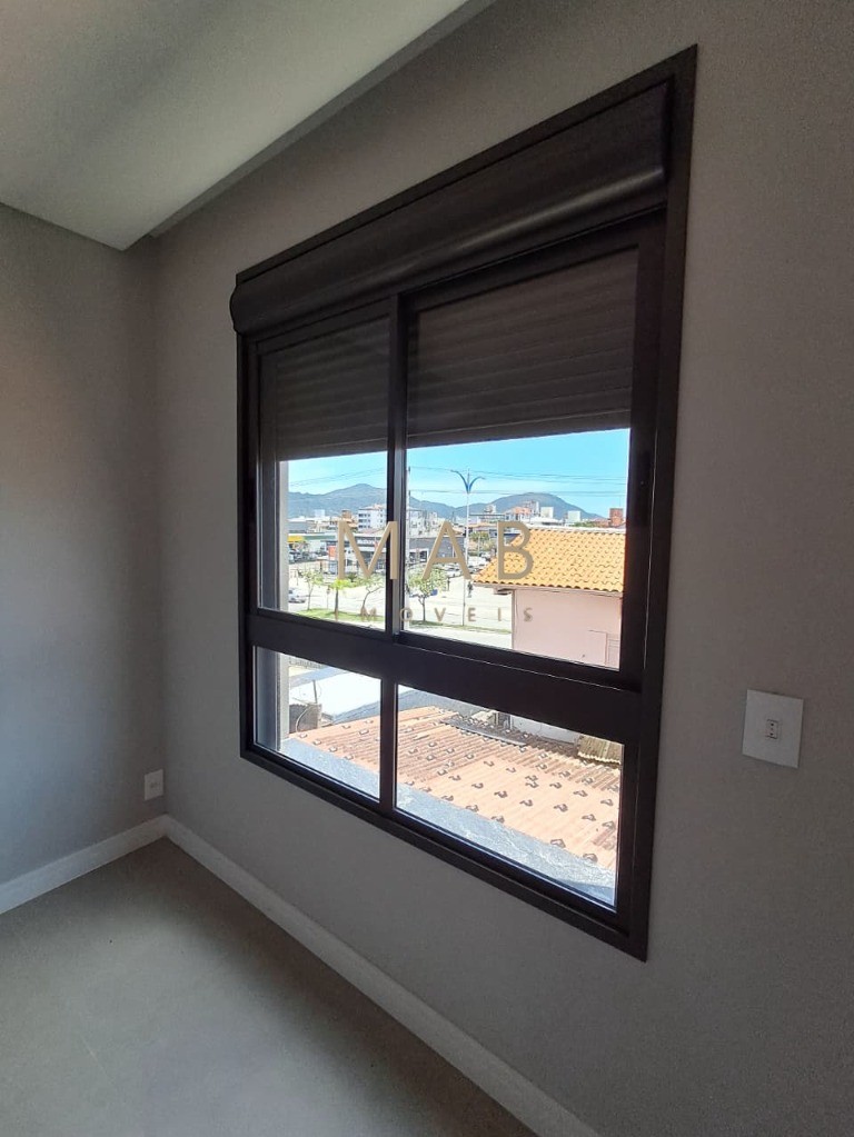 Apartamento de 2 quartos SENDO 1 suíte e vaga de garagem em Ingleses do Rio Vermelho, Florianópolis-SC.