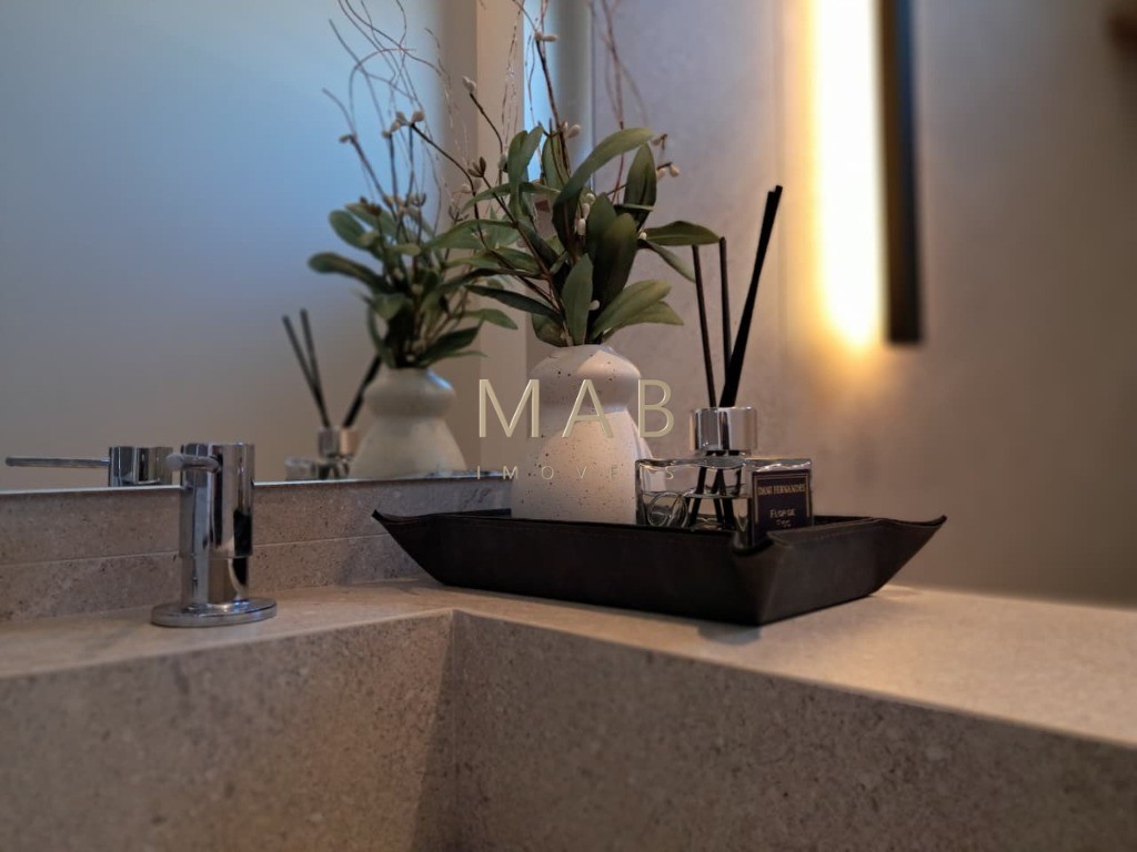 Apartamento à venda na Ilha da Magia, bairro Ingleses do Rio Vermelho, 2 quartos sendo 1 suíte, sala de estar/jantar, 1 vaga, 88,36m² de área. Venh