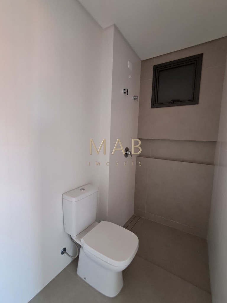 Apartamento de 2 quartos SENDO 1 suíte e vaga de garagem em Ingleses do Rio Vermelho, Florianópolis-SC.