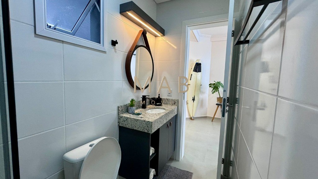 Apartamento mobiliado e decorado na praia dos ingleses , excelente oportunidade para moradia ou investimento!!