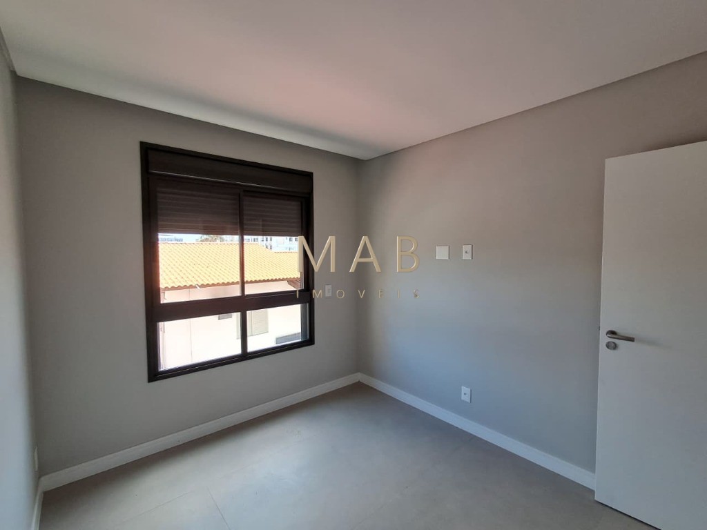 Apartamento de 2 quartos SENDO 1 suíte e vaga de garagem em Ingleses do Rio Vermelho, Florianópolis-SC.