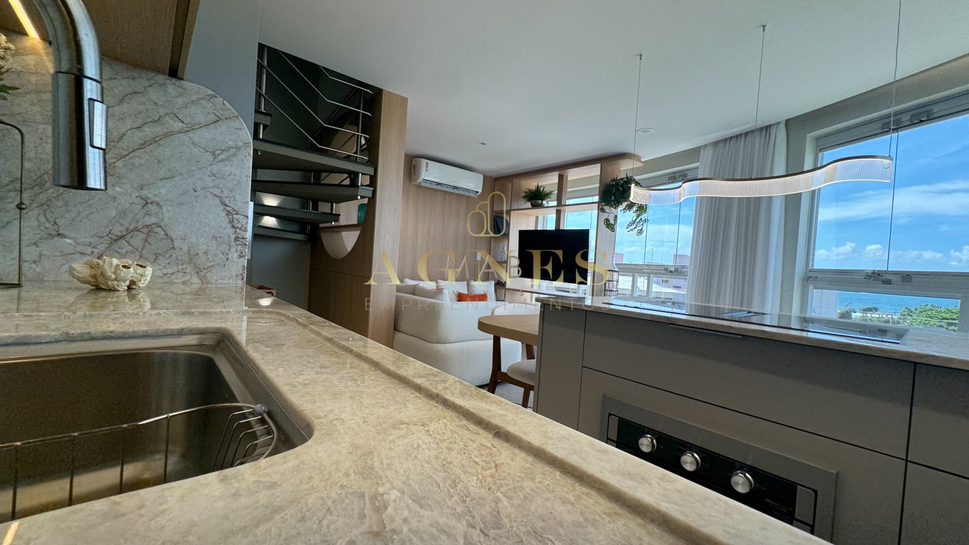 Lindo Apartamento à VENDA, VISTA MAR, a apenas 120 metros do MAR, na deslumbrante praia dos Ingleses - Florianópolis SC!