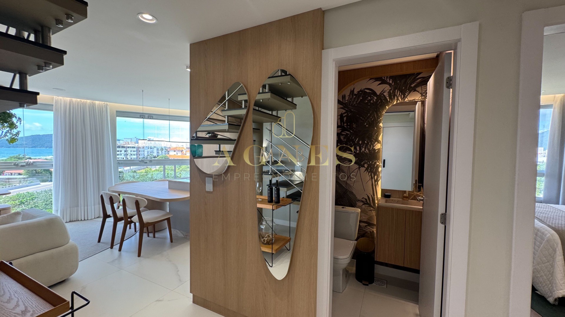 Lindo Apartamento à VENDA, VISTA MAR, a apenas 120 metros do MAR, na deslumbrante praia dos Ingleses - Florianópolis SC!