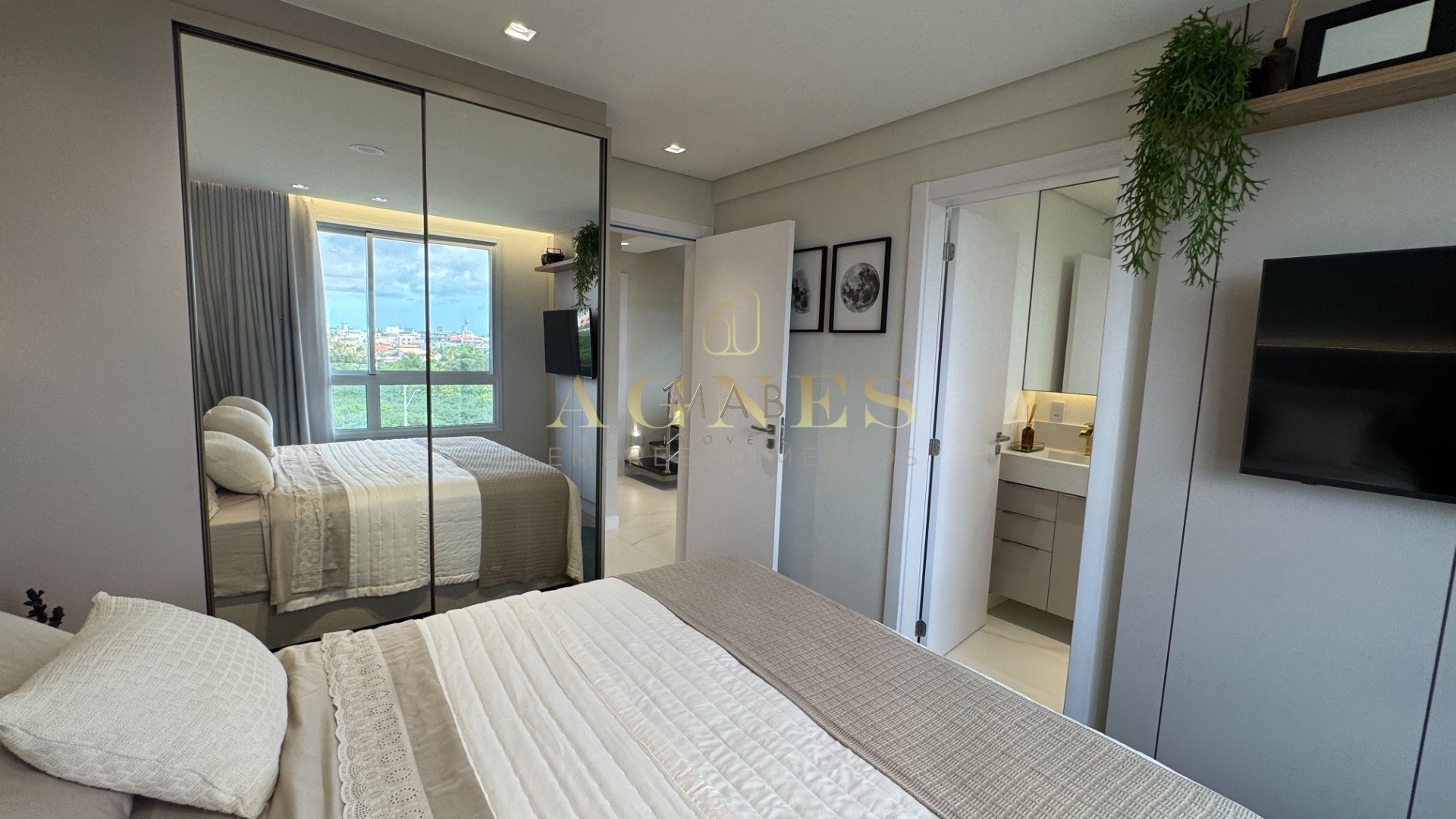 Lindo Apartamento à VENDA, VISTA MAR, a apenas 120 metros do MAR, na deslumbrante praia dos Ingleses - Florianópolis SC!