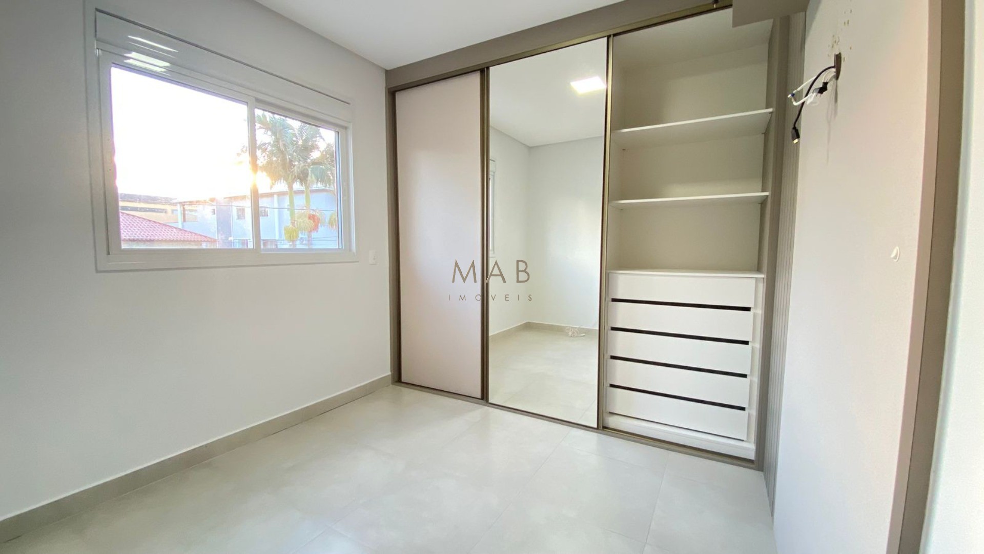 Apartamento para Venda, SEMIMOBILIADO, localizado à 500 metros do Mar, no Bairro Ingleses, Florianópolis SC!