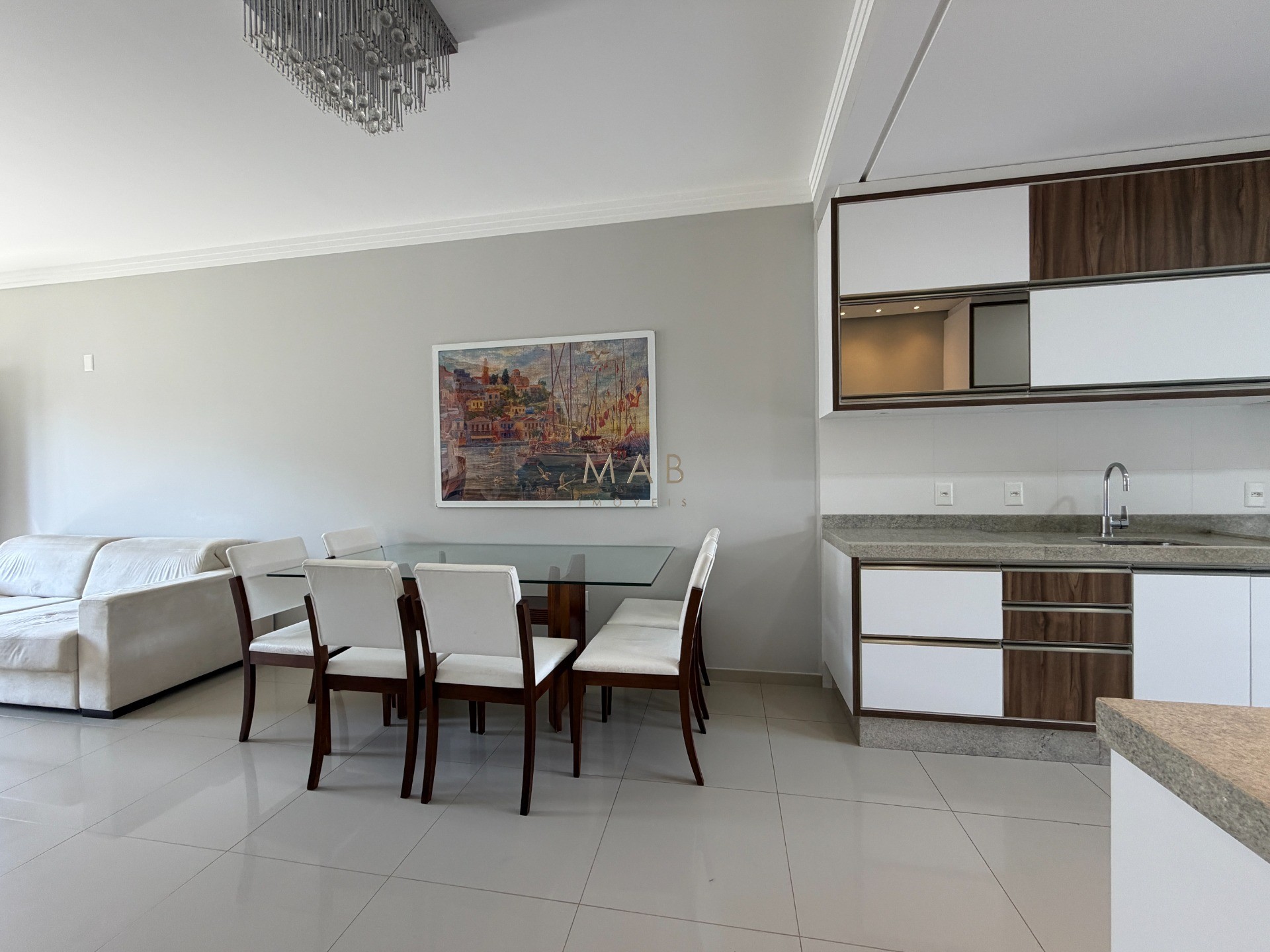 Casa térrea com 2 dormitórios, sendo 1 suíte, piscina privativa, espaço gourmet e 240m² de terreno no Jardim Nova Cachoeira, em Florianópolis.