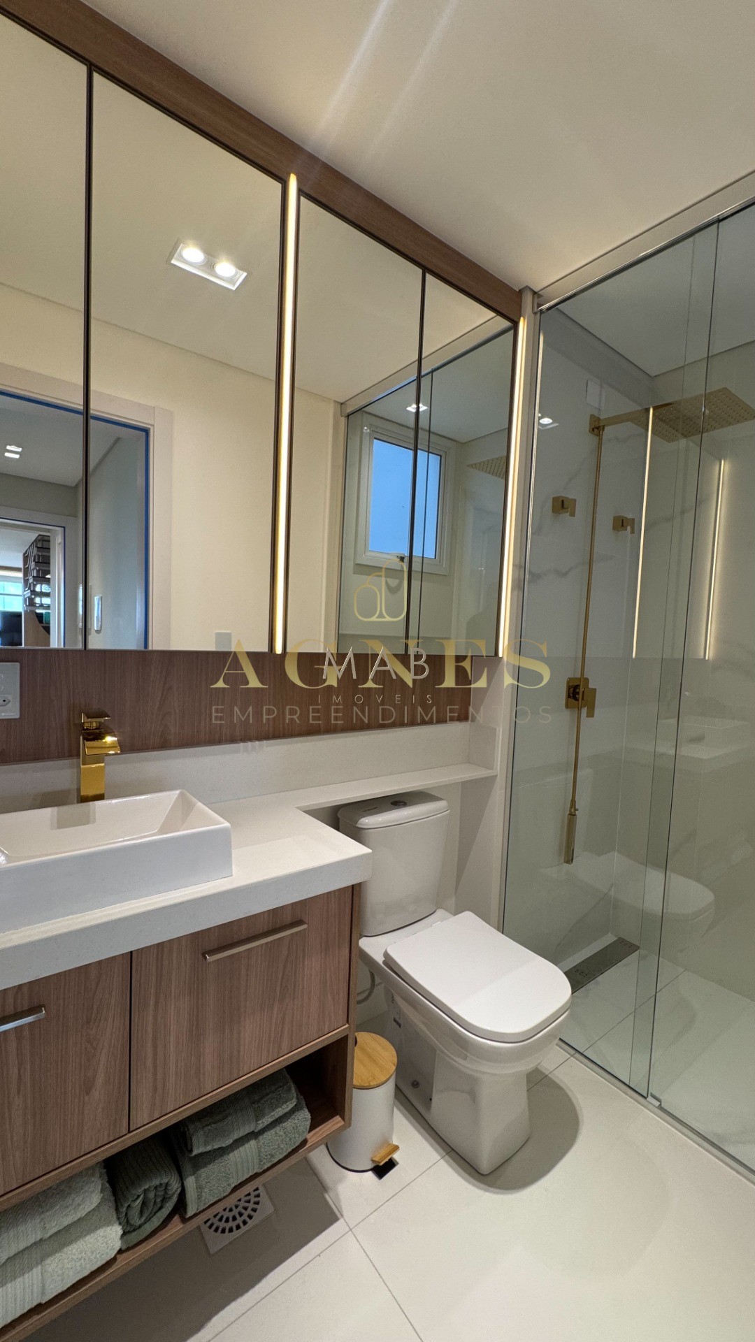 Lindo Apartamento à VENDA, VISTA MAR, a apenas 120 metros do MAR, na deslumbrante praia dos Ingleses - Florianópolis SC!