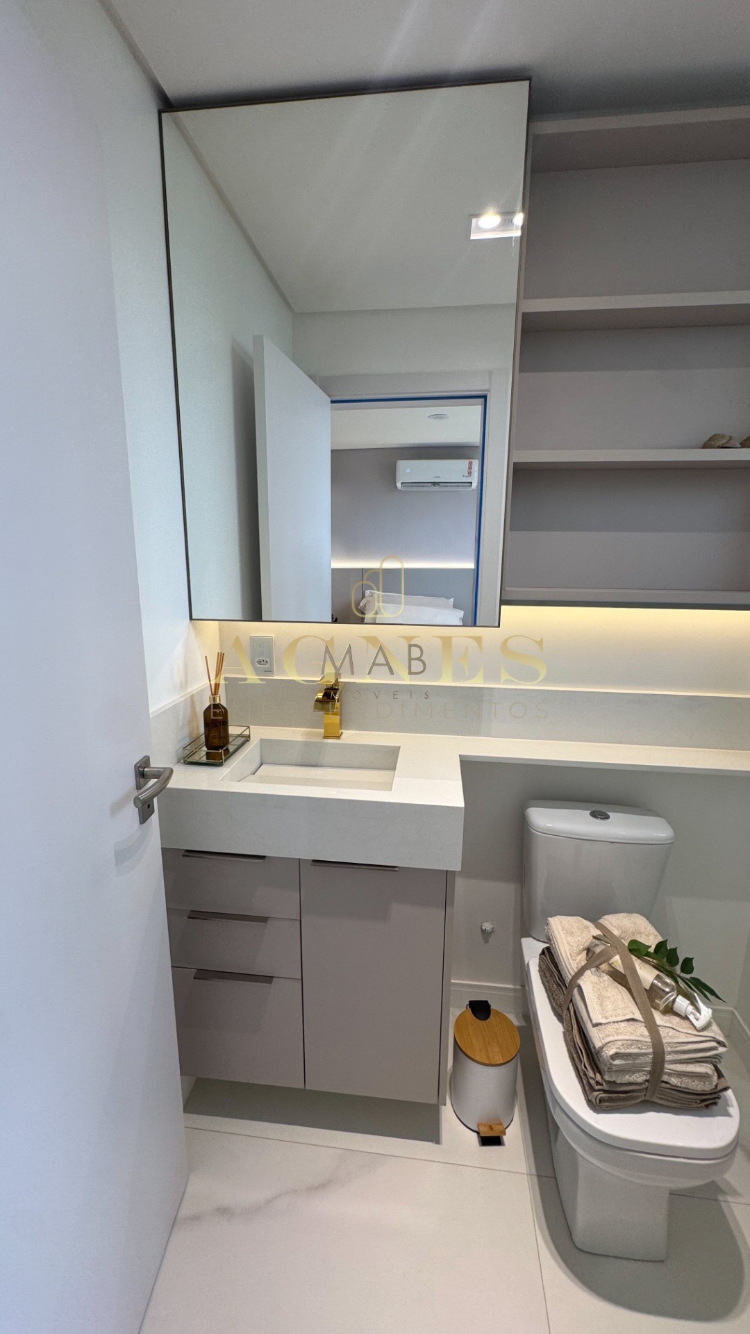 Lindo Apartamento à VENDA, VISTA MAR, a apenas 120 metros do MAR, na deslumbrante praia dos Ingleses - Florianópolis SC!
