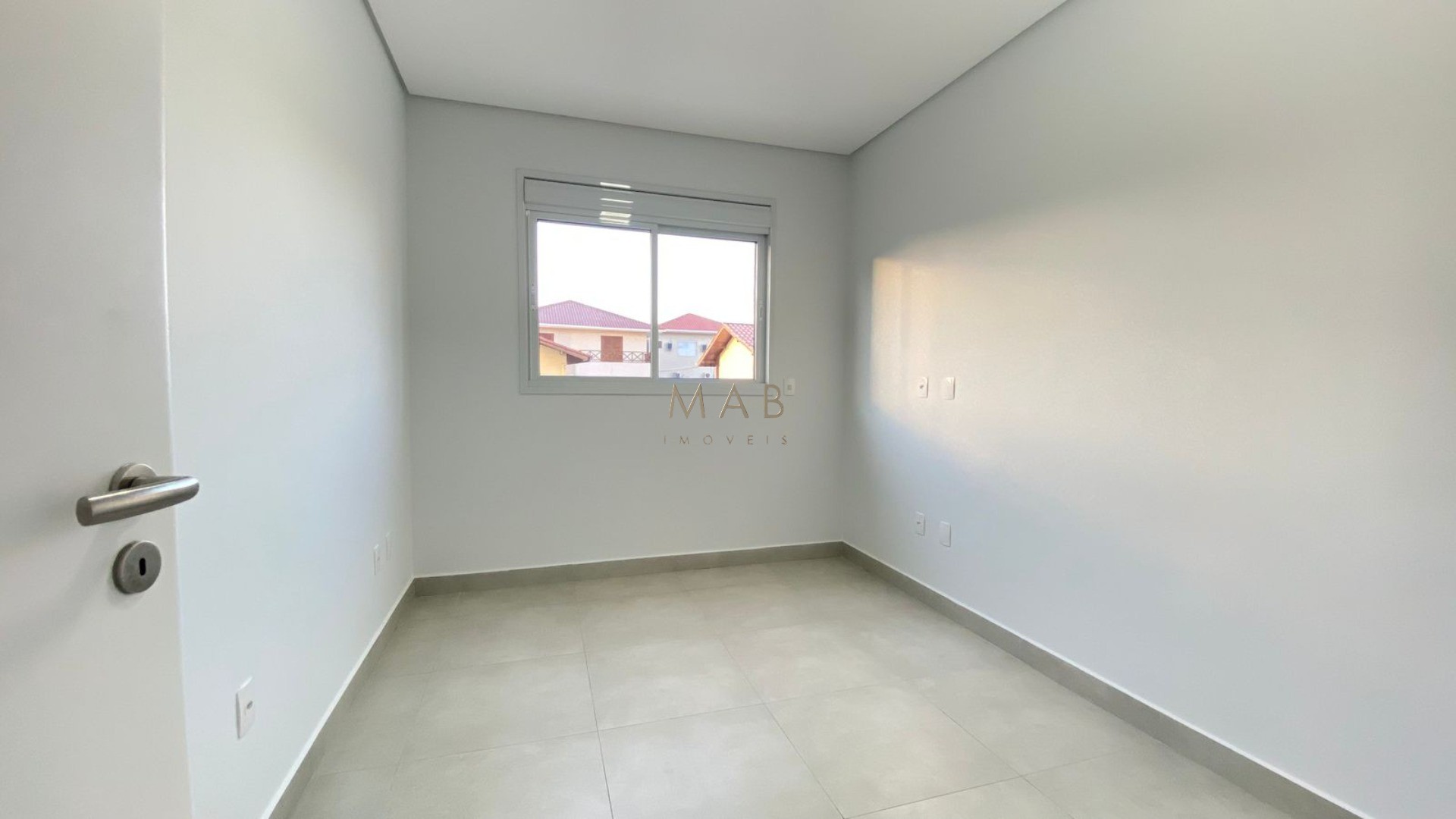 Apartamento para Venda, SEMIMOBILIADO, localizado à 500 metros do Mar, no Bairro Ingleses, Florianópolis SC!