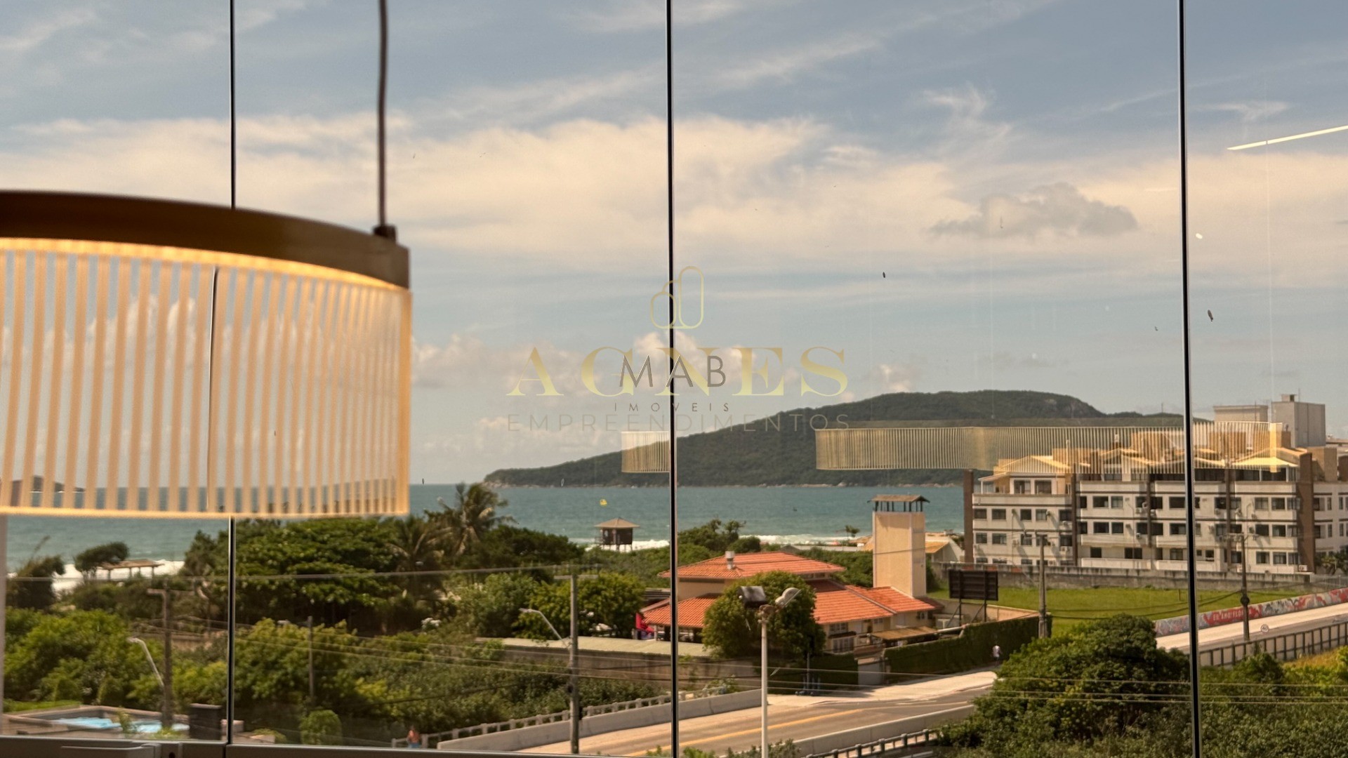Lindo Apartamento à VENDA, VISTA MAR, a apenas 120 metros do MAR, na deslumbrante praia dos Ingleses - Florianópolis SC!