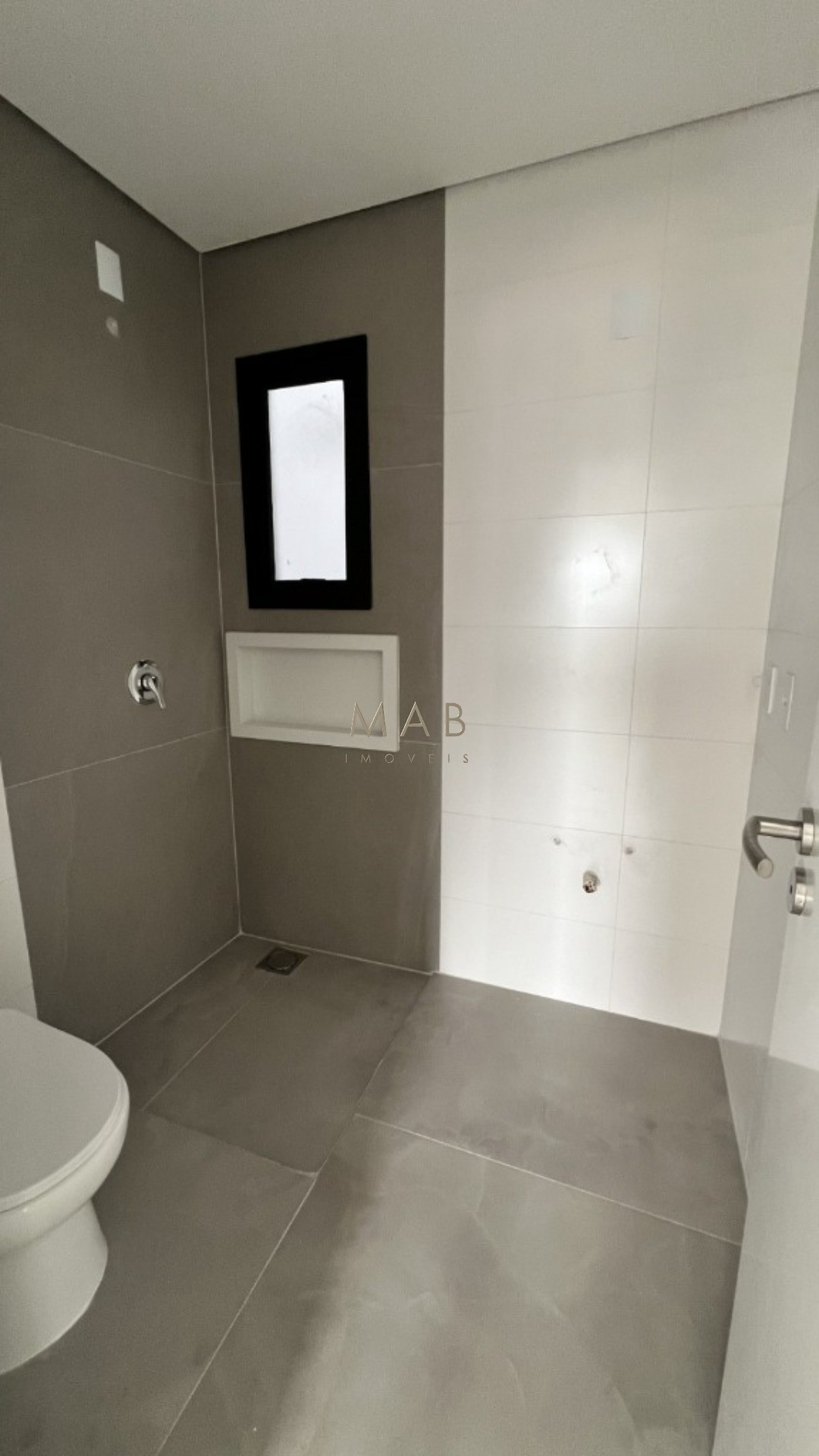 Lindo Apartamento à Venda com VISTA MAR, no Saint Humbert Residence, a 80 metros da Praia dos Ingleses, Florianópolis/SC!