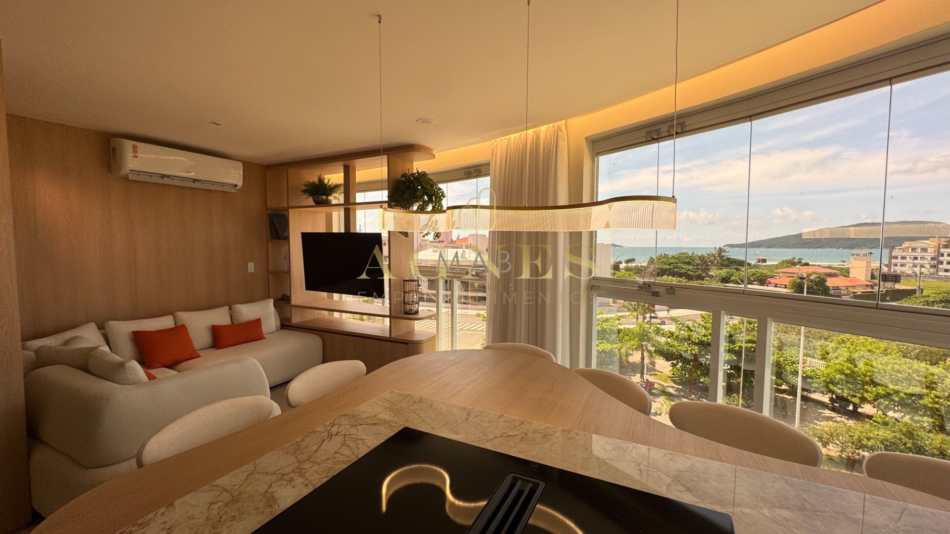 Lindo Apartamento à VENDA, VISTA MAR, a apenas 120 metros do MAR, na deslumbrante praia dos Ingleses - Florianópolis SC!