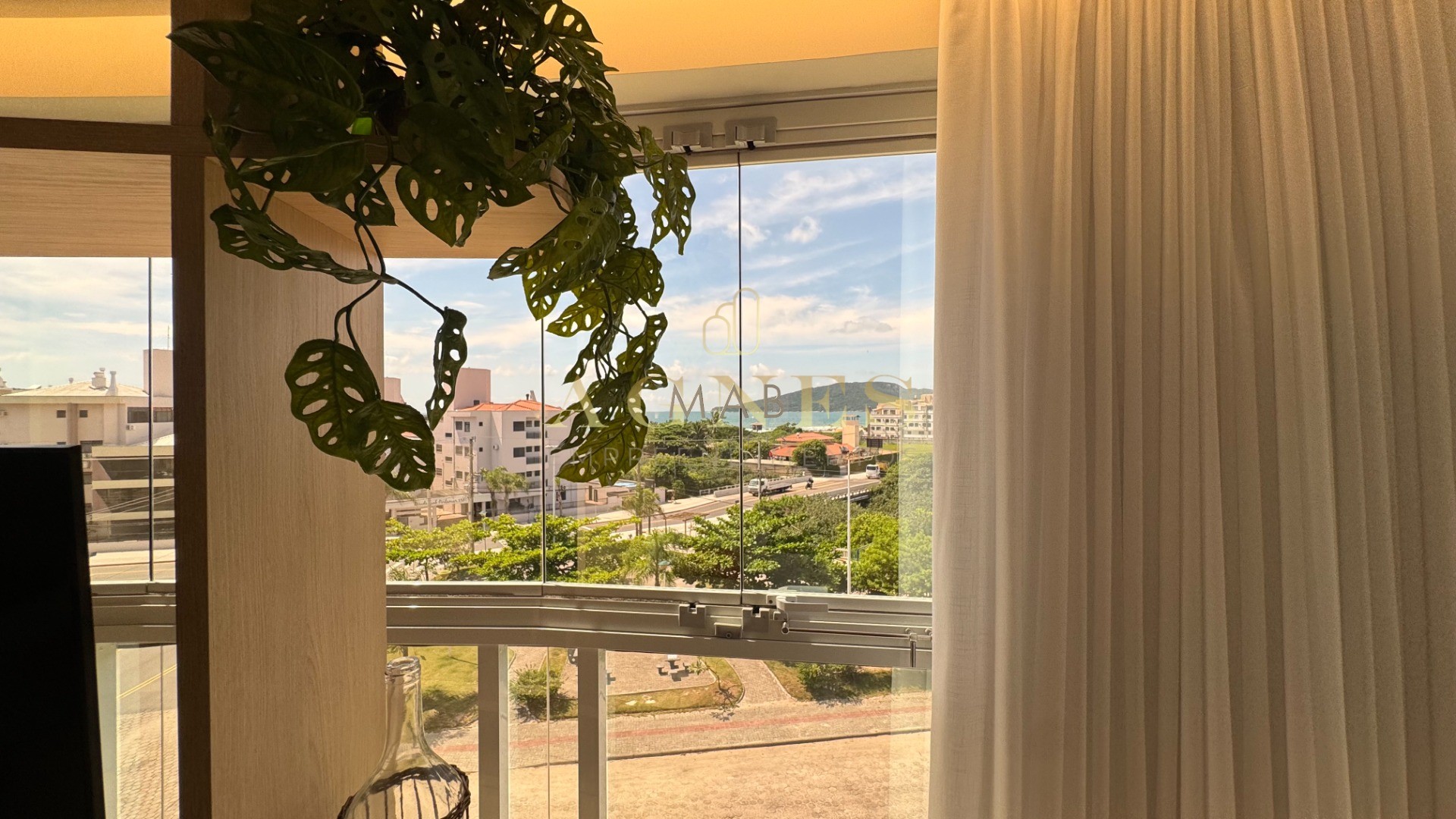 Lindo Apartamento à VENDA, VISTA MAR, a apenas 120 metros do MAR, na deslumbrante praia dos Ingleses - Florianópolis SC!