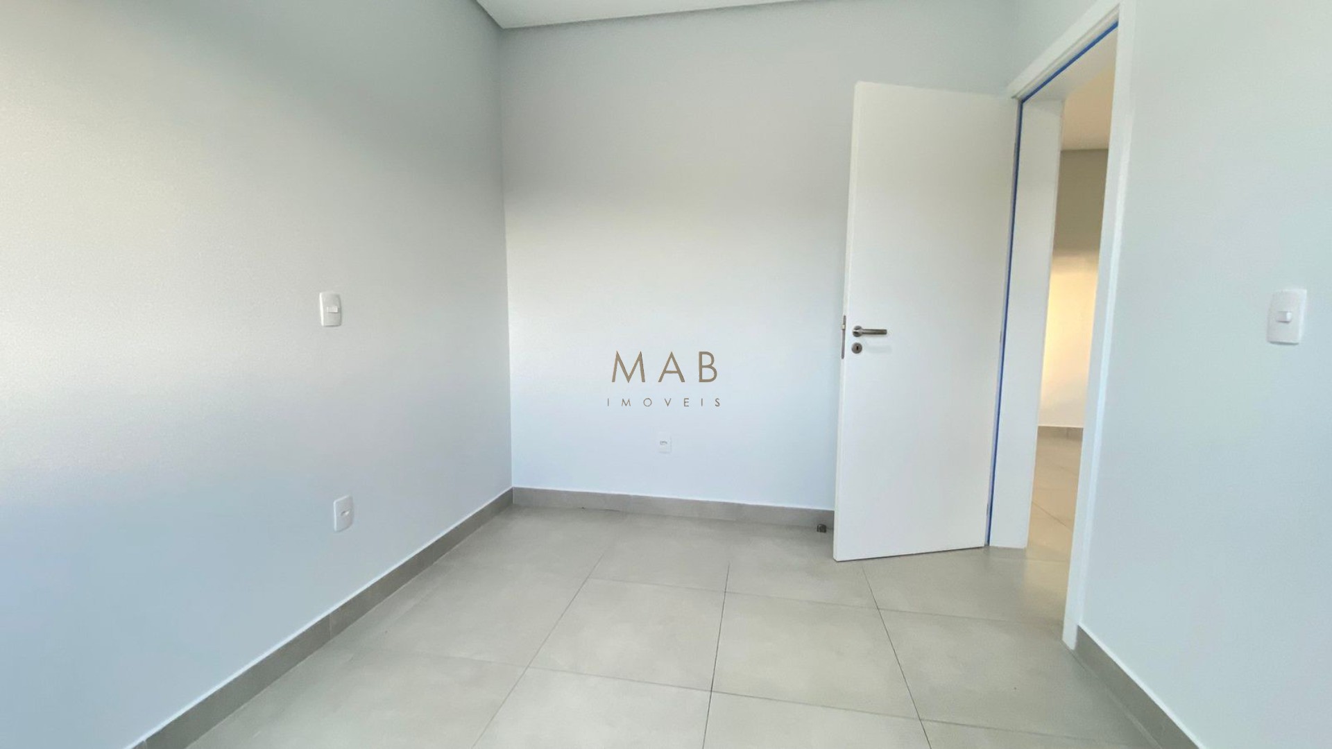Apartamento para Venda, SEMIMOBILIADO, localizado à 500 metros do Mar, no Bairro Ingleses, Florianópolis SC!