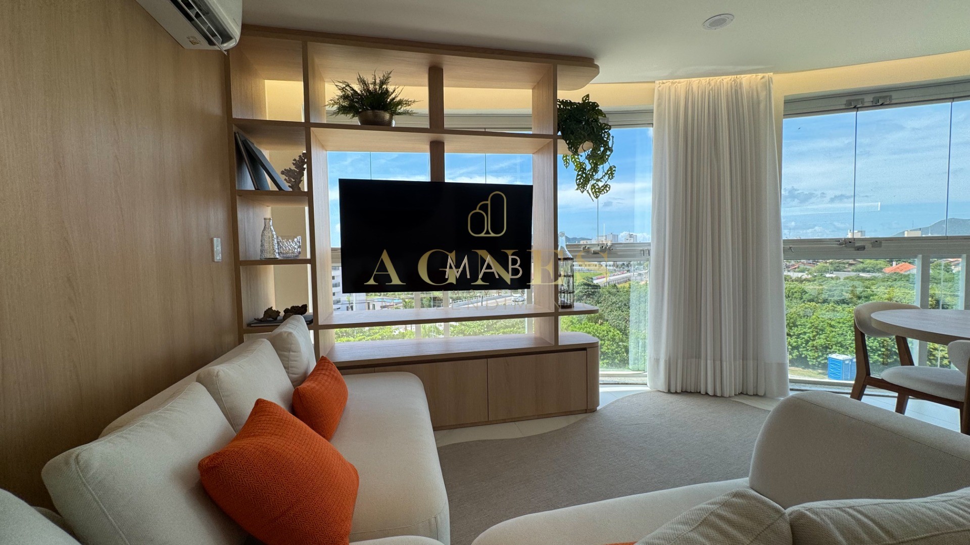 Lindo Apartamento à VENDA, VISTA MAR, a apenas 120 metros do MAR, na deslumbrante praia dos Ingleses - Florianópolis SC!
