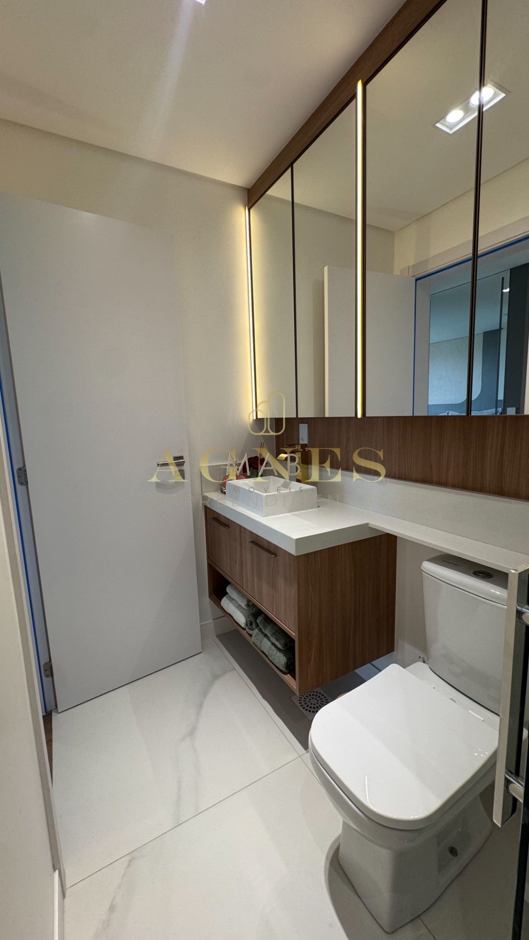 Lindo Apartamento à VENDA, VISTA MAR, a apenas 120 metros do MAR, na deslumbrante praia dos Ingleses - Florianópolis SC!