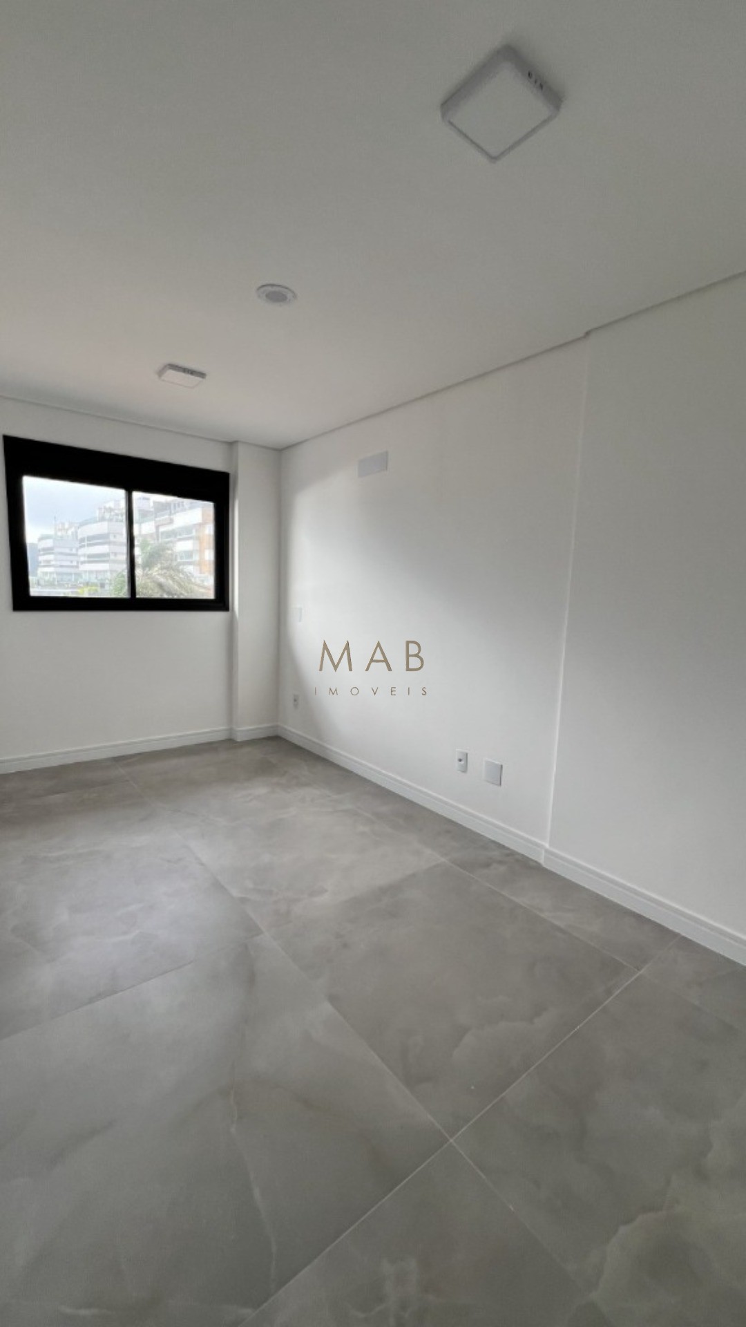 Lindo Apartamento à Venda com VISTA MAR, no Saint Humbert Residence, a 80 metros da Praia dos Ingleses, Florianópolis/SC!