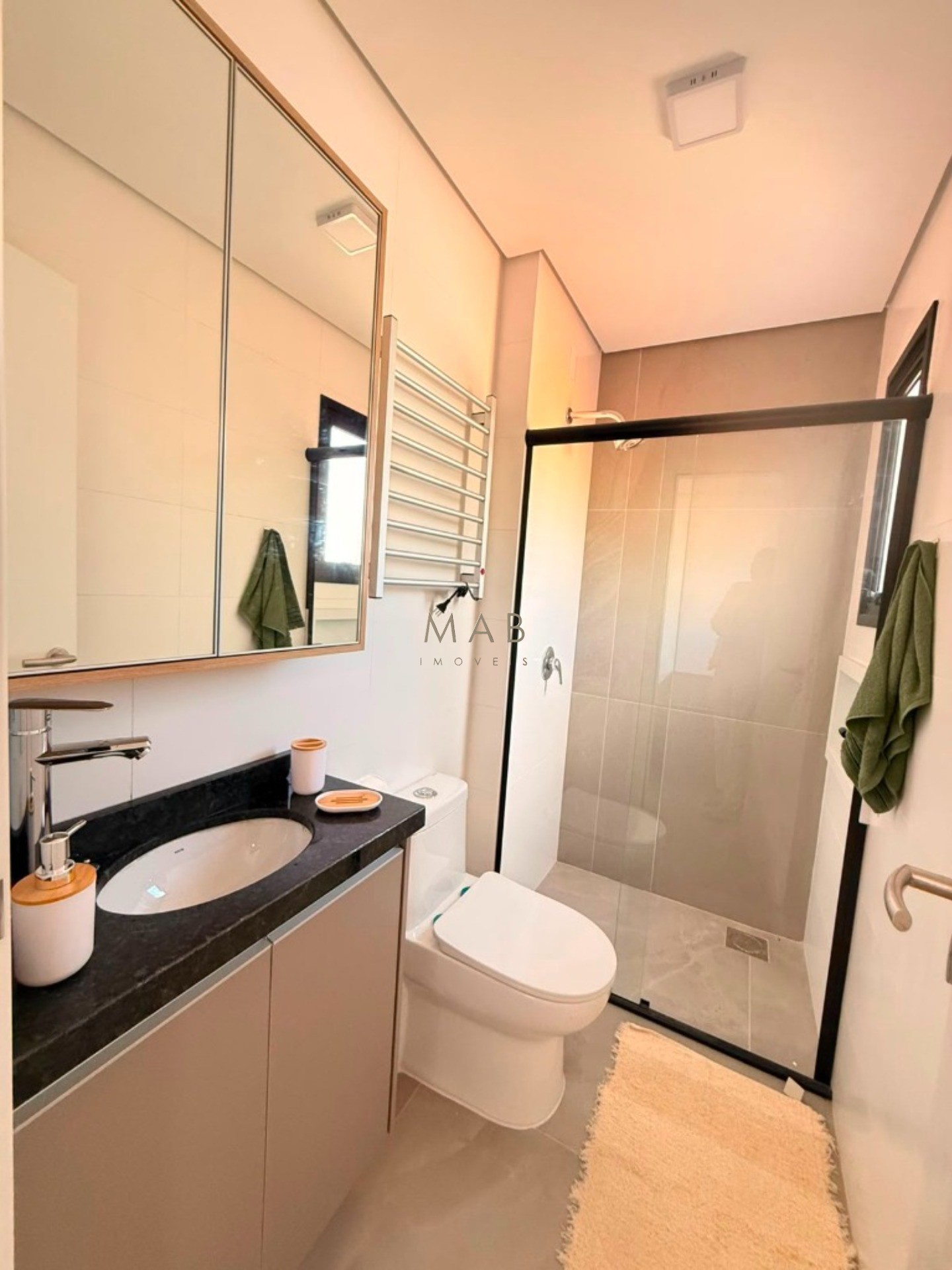 Apartamento com 2 Suítes à Venda no Saint Humbert Residence, a 80 metros da Praia dos Ingleses, Florianópolis/SC!