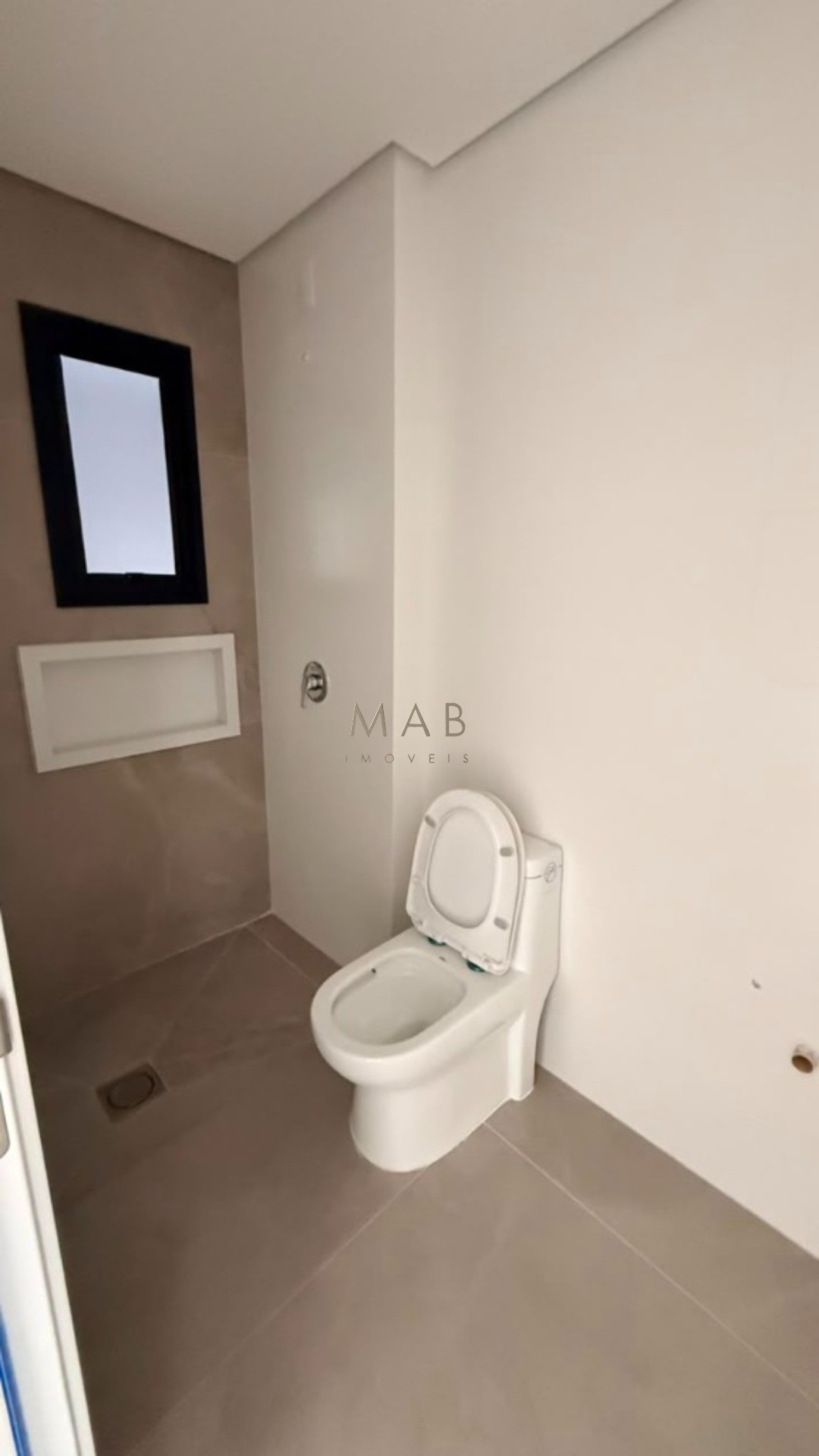 Apartamento Térreo à Venda com 1 Dormitório, no Saint Humbert Residence, a 80 metros da Praia dos Ingleses, Florianópolis/SC!