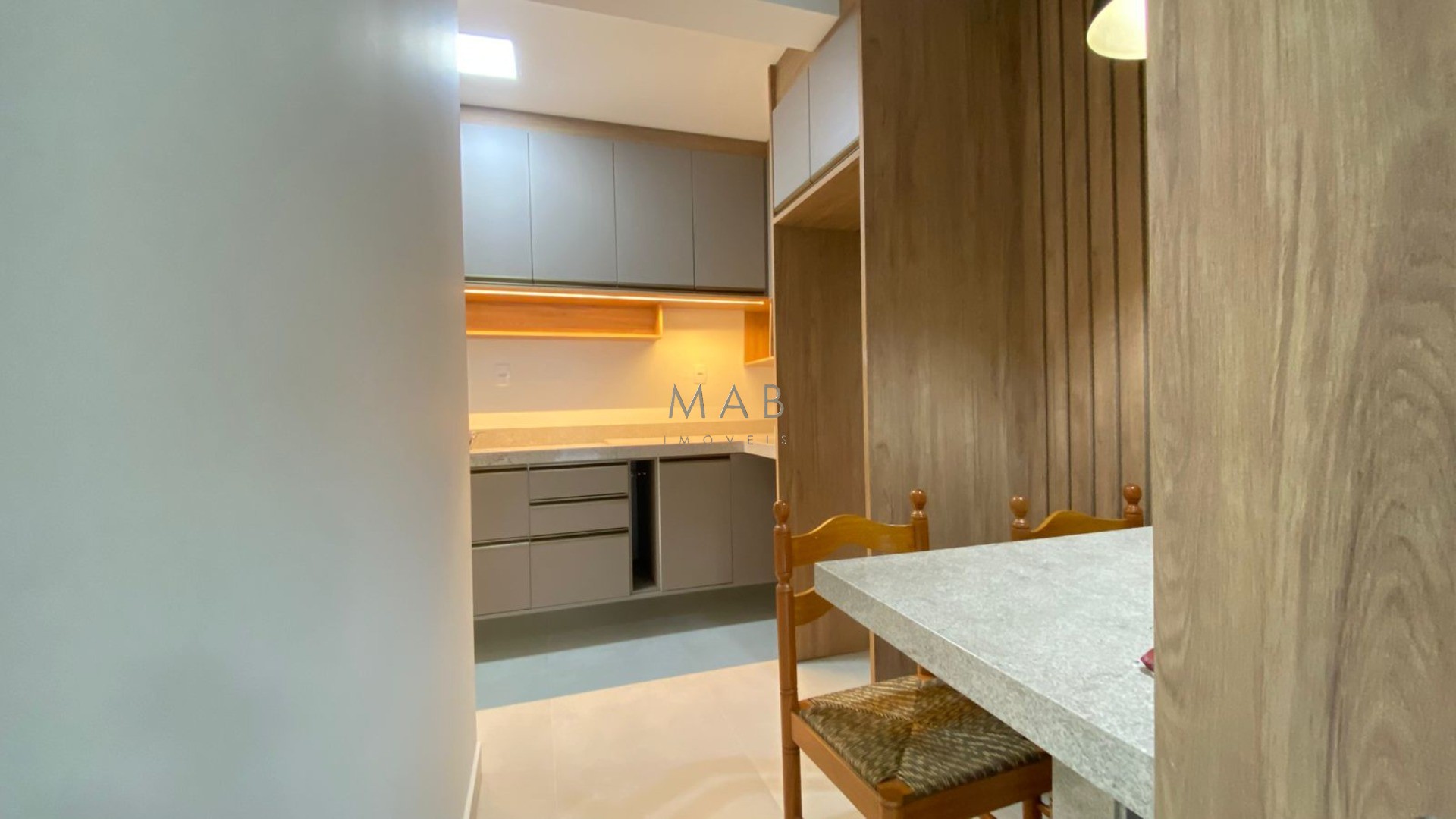 Apartamento para Venda, SEMIMOBILIADO, localizado à 500 metros do Mar, no Bairro Ingleses, Florianópolis SC!
