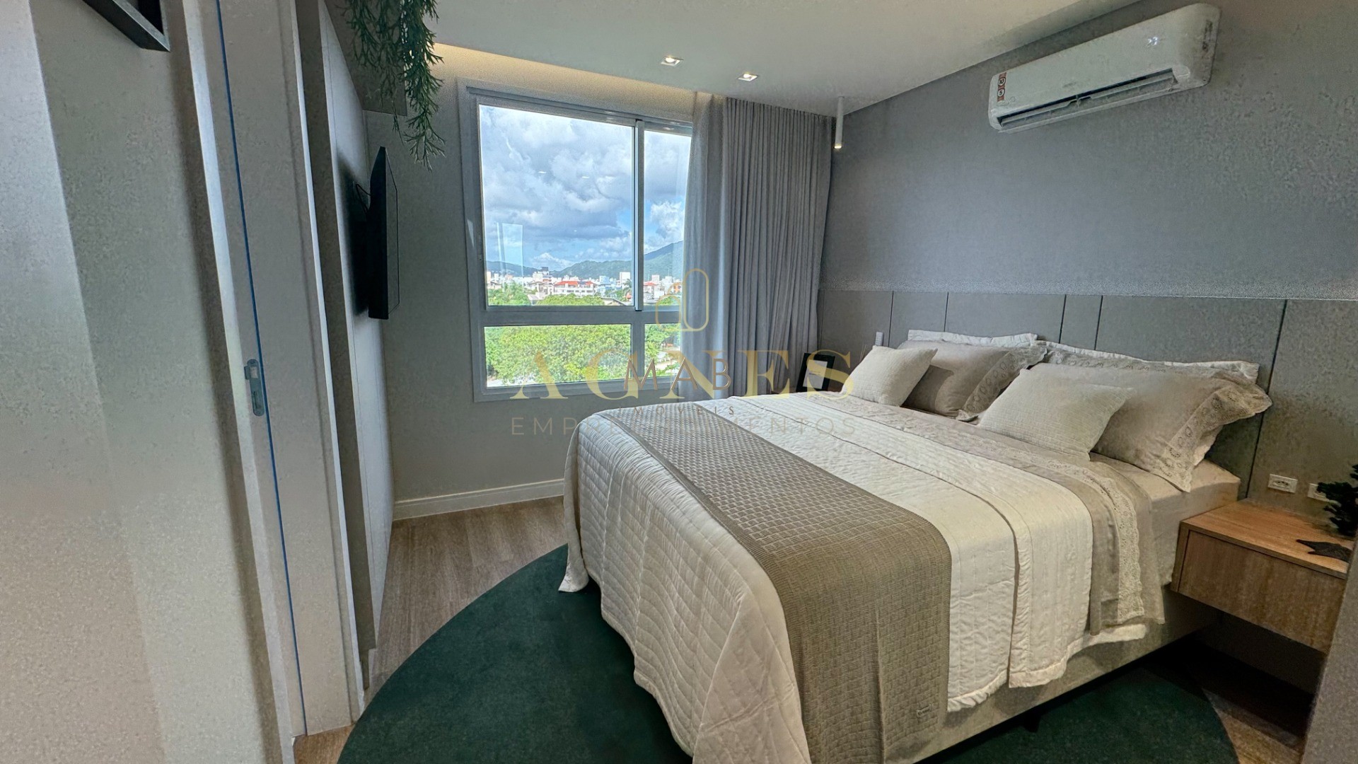 Lindo Apartamento à VENDA, VISTA MAR, a apenas 120 metros do MAR, na deslumbrante praia dos Ingleses - Florianópolis SC!