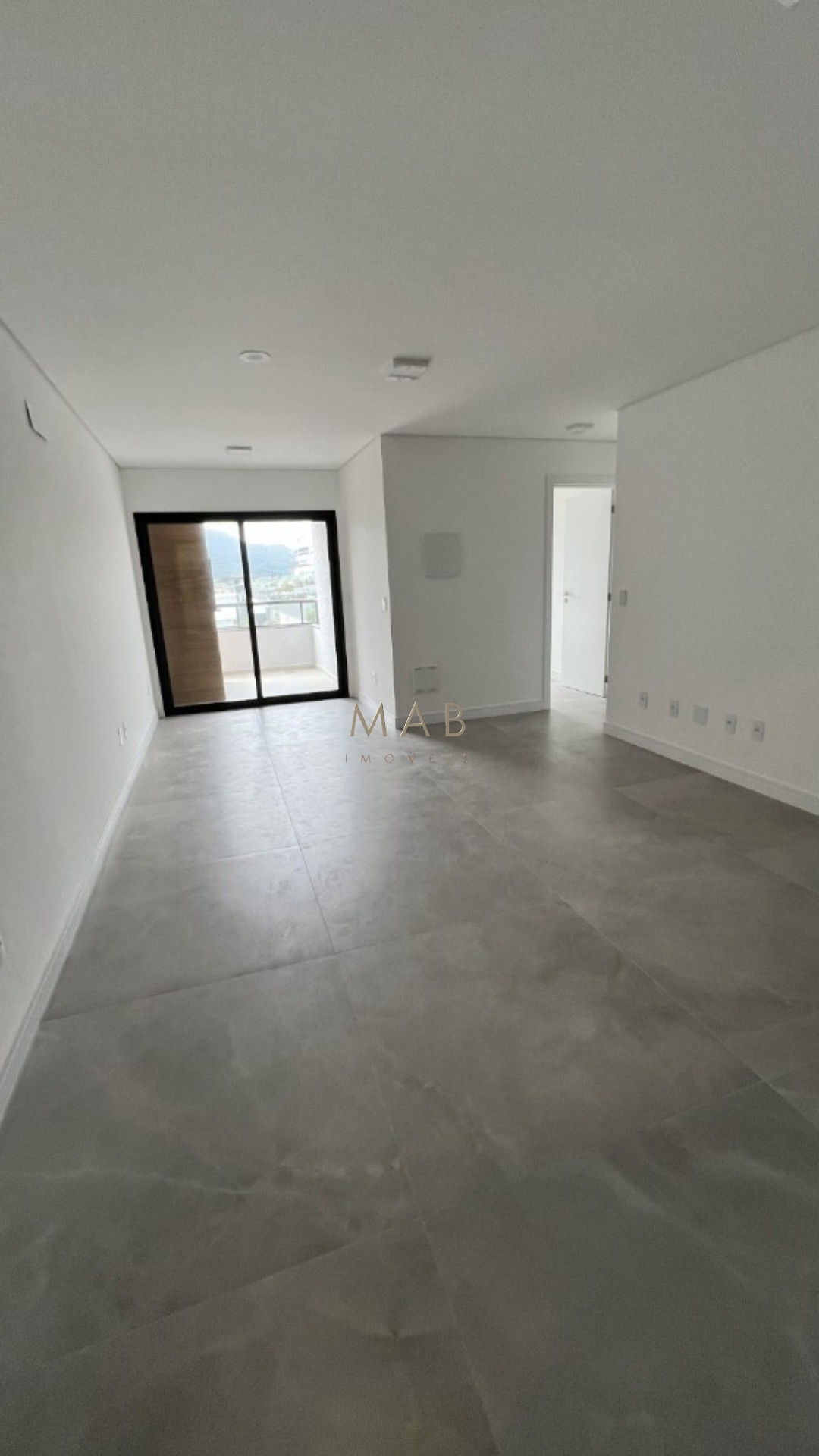 Lindo Apartamento à Venda com VISTA MAR, no Saint Humbert Residence, a 80 metros da Praia dos Ingleses, Florianópolis/SC!