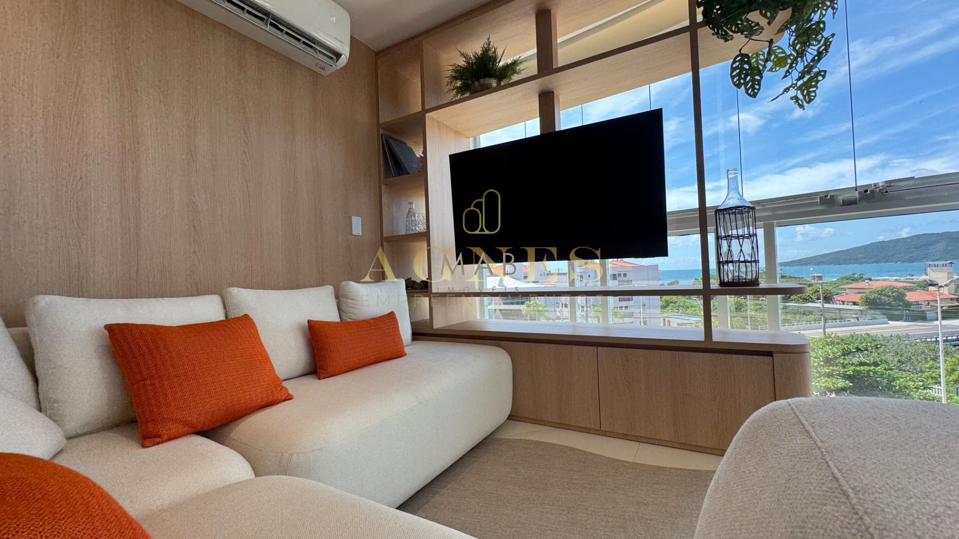 Lindo Apartamento à VENDA, VISTA MAR, a apenas 120 metros do MAR, na deslumbrante praia dos Ingleses - Florianópolis SC!