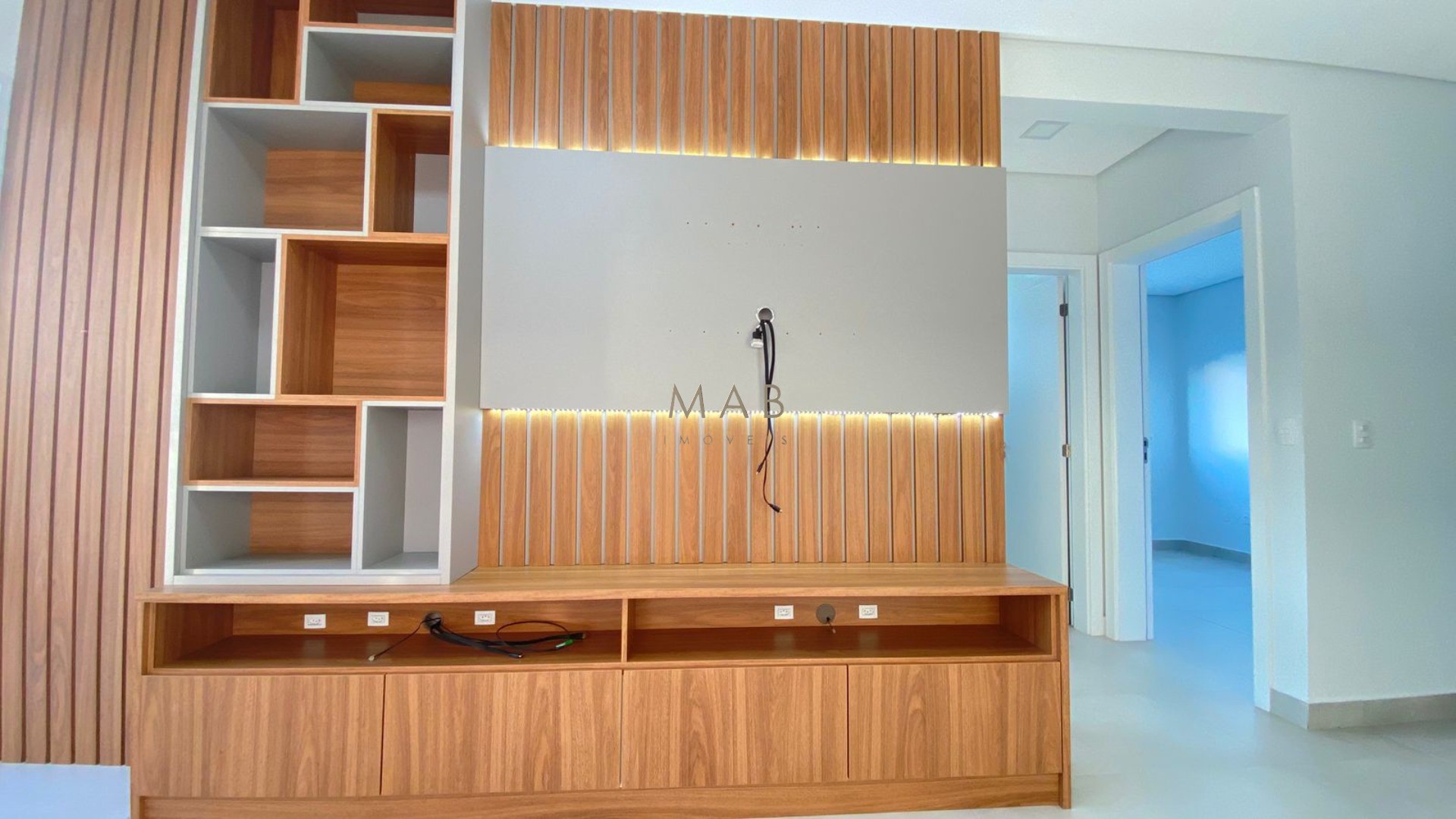 Apartamento para Venda, SEMIMOBILIADO, localizado à 500 metros do Mar, no Bairro Ingleses, Florianópolis SC!