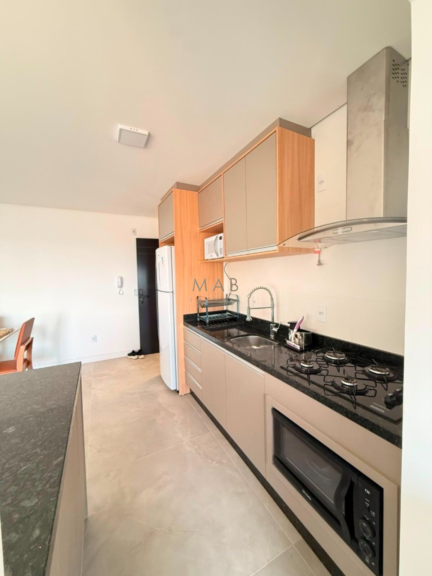 Apartamento com 2 Suítes à Venda no Saint Humbert Residence, a 80 metros da Praia dos Ingleses, Florianópolis/SC!