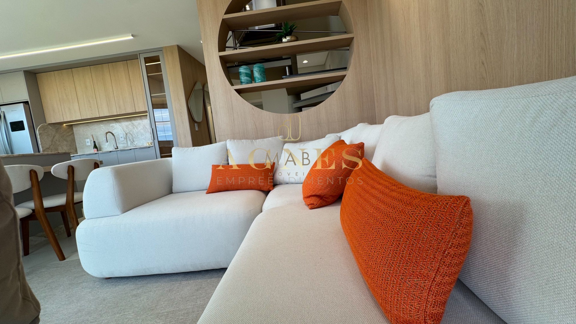 Lindo Apartamento à VENDA, VISTA MAR, a apenas 120 metros do MAR, na deslumbrante praia dos Ingleses - Florianópolis SC!