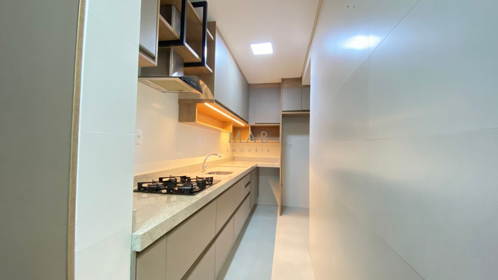 Apartamento para Venda, SEMIMOBILIADO, localizado à 500 metros do Mar, no Bairro Ingleses, Florianópolis SC!