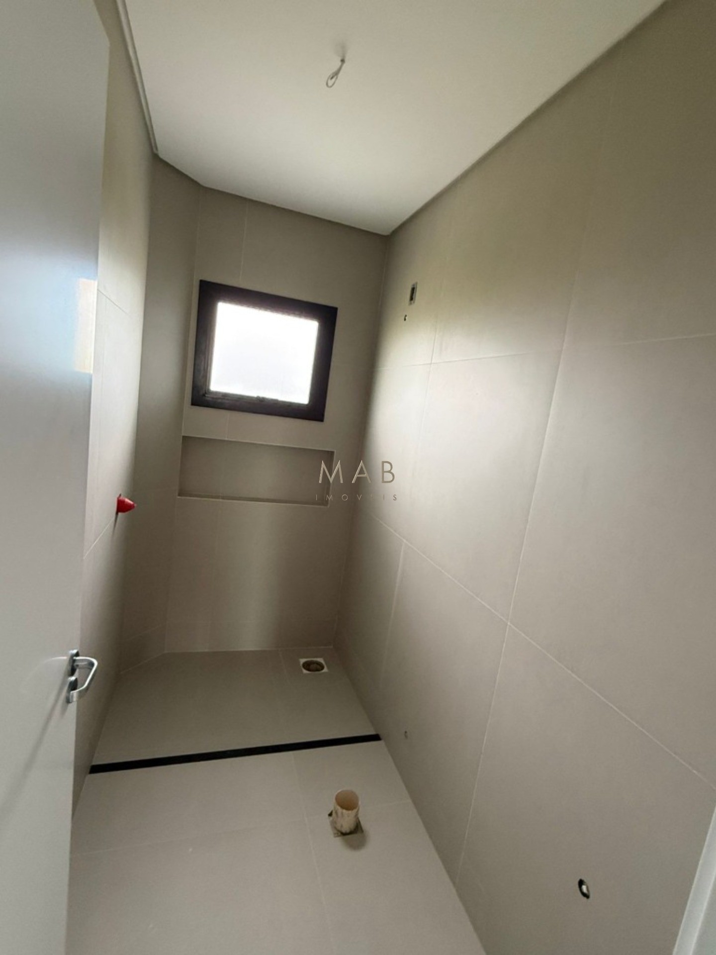 Imperdível oportunidade de adquirir casa em condomínio na cidade de Florianópolis-SC, com 3 quartos, 1 suíte, 2 salas, 2 banheiros, 1 vaga de garagem e 164,00 m² de área.