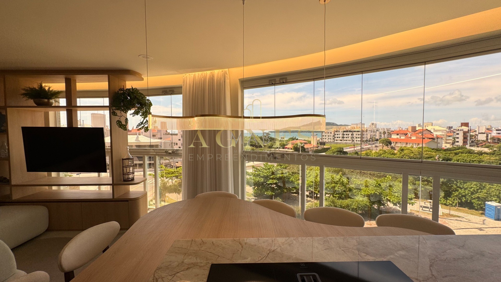 Lindo Apartamento à VENDA, VISTA MAR, a apenas 120 metros do MAR, na deslumbrante praia dos Ingleses - Florianópolis SC!