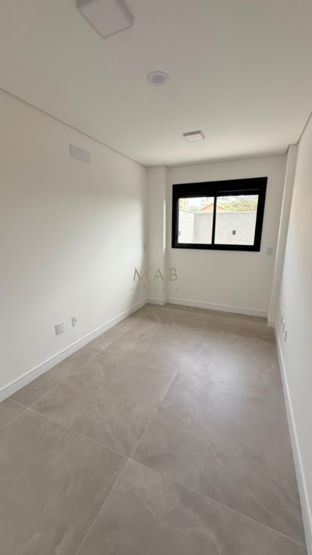 Apartamento Térreo à Venda com 1 Dormitório, no Saint Humbert Residence, a 80 metros da Praia dos Ingleses, Florianópolis/SC!
