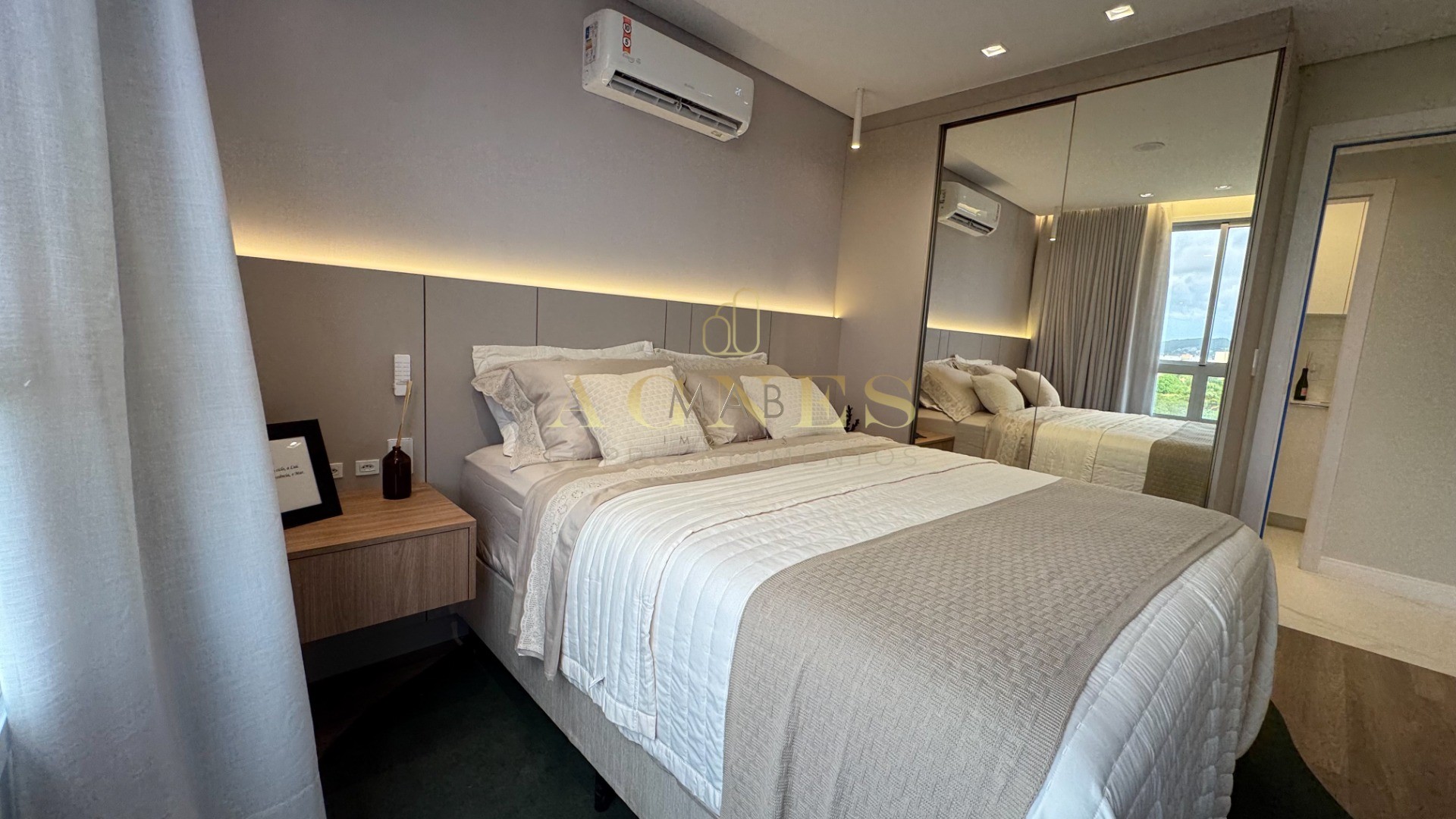 Lindo Apartamento à VENDA, VISTA MAR, a apenas 120 metros do MAR, na deslumbrante praia dos Ingleses - Florianópolis SC!